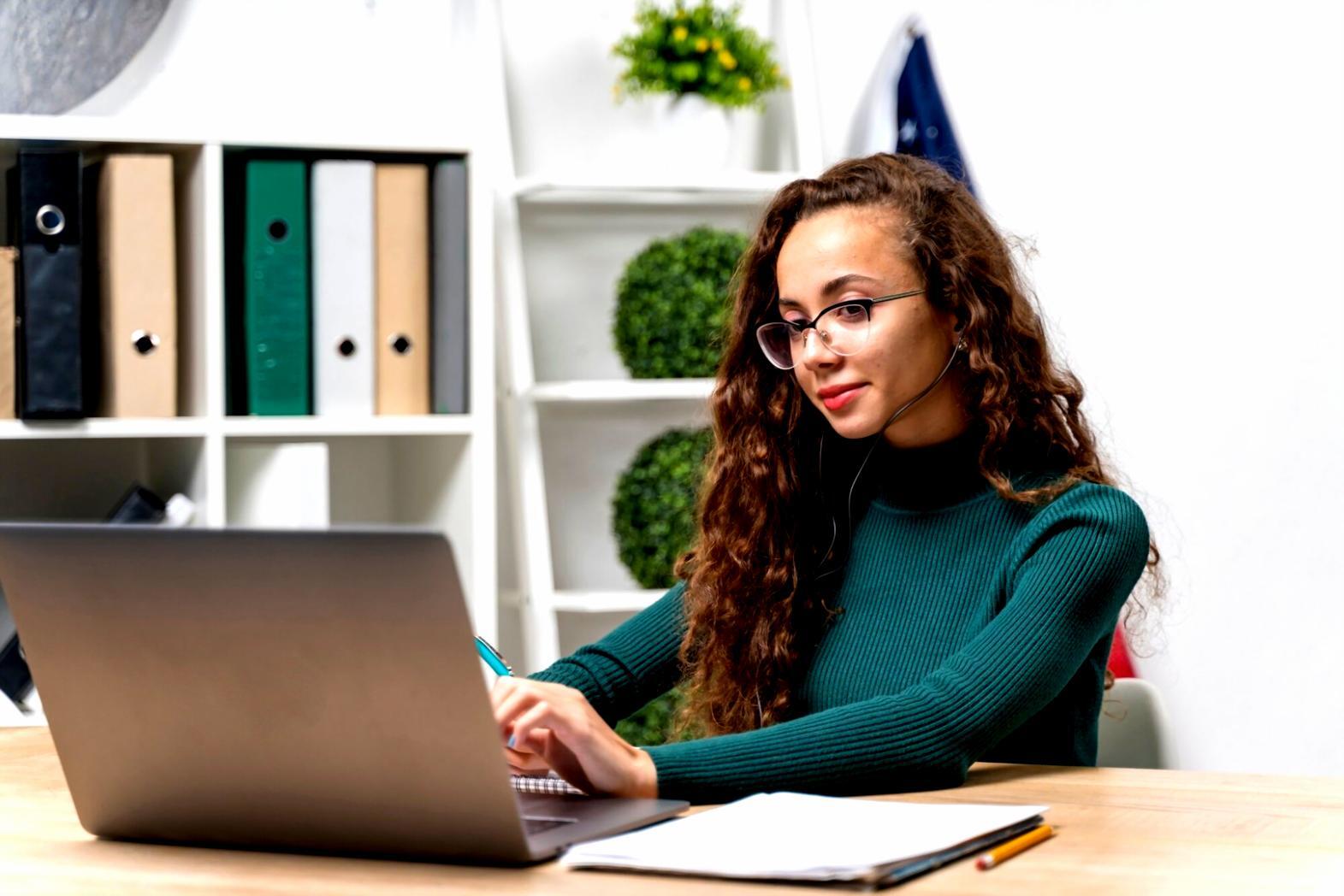 Moderne Arbeitsumgebung für Finanzbildung